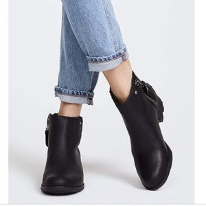 LOWEST PRICE! NIB SOREL Danica Short